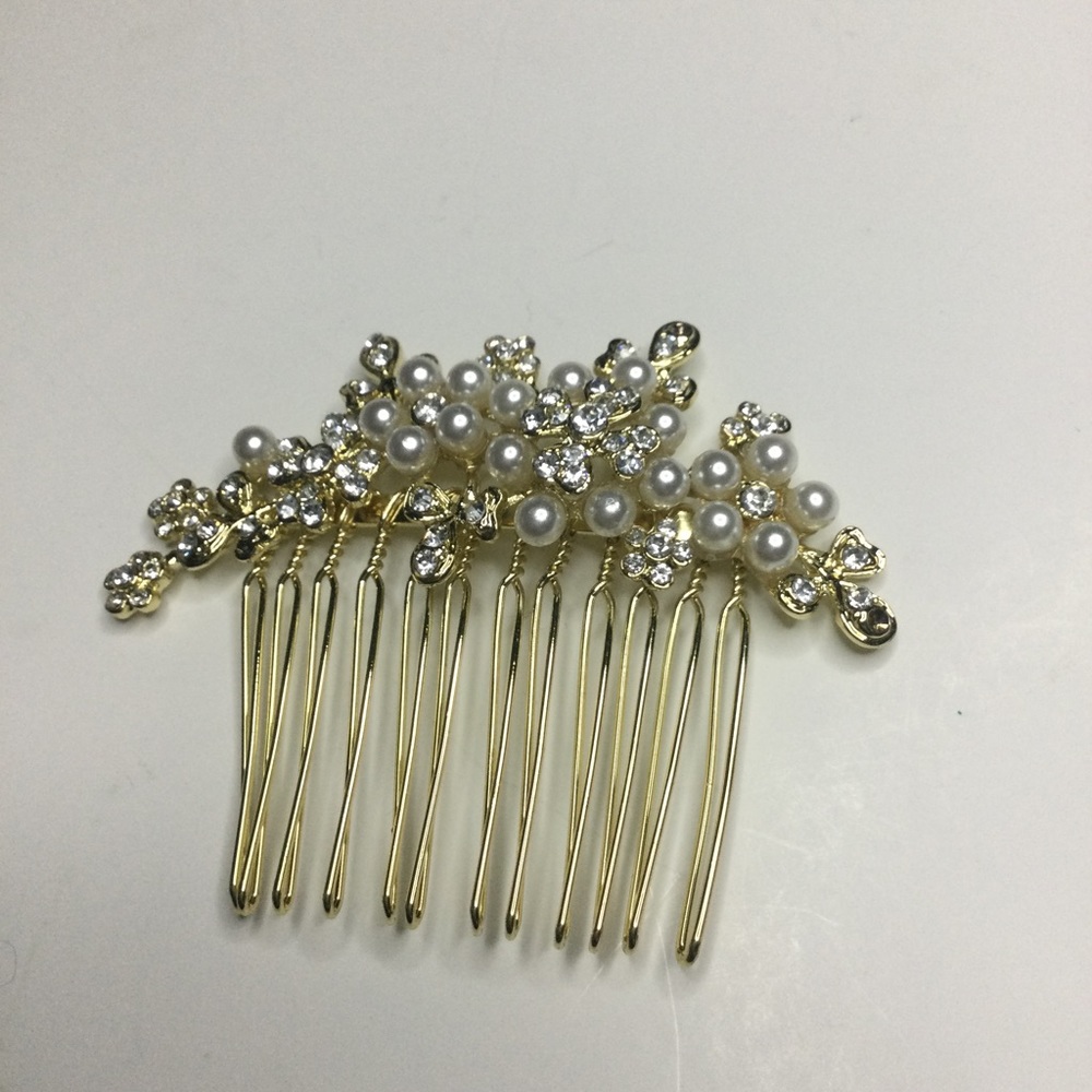 WEDDING BELLES NEW YORK BRIDAL PEARL AND CRYSTAL HAIR COMB GOLD NWOT
3” NEW
